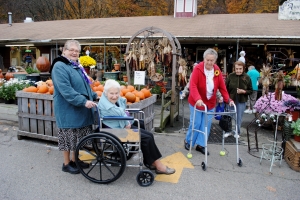 Sr. Michele takes St. Joseph's Residents to Auntie El's for an afternoon of fun.